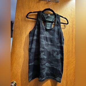 Athleta Momentum Seamless Camo Tank size M